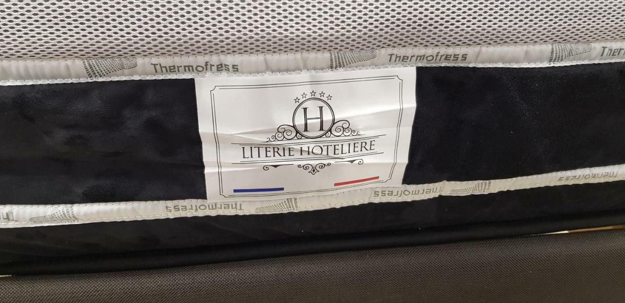 Apartment Spacious 2-bedroom Apartment: Paris Area With Parking & Terrace *