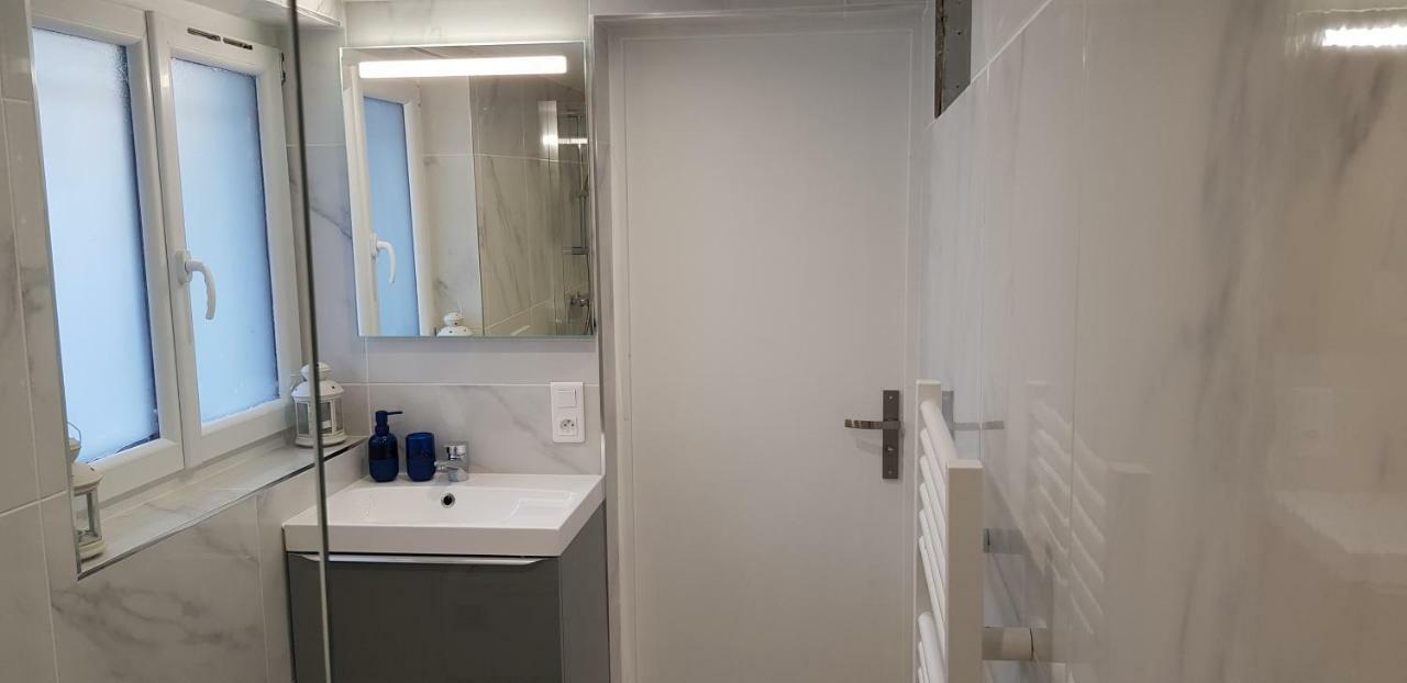 Spacious 2-bedroom Apartment: Paris Area With Parking & Terrace Apartment